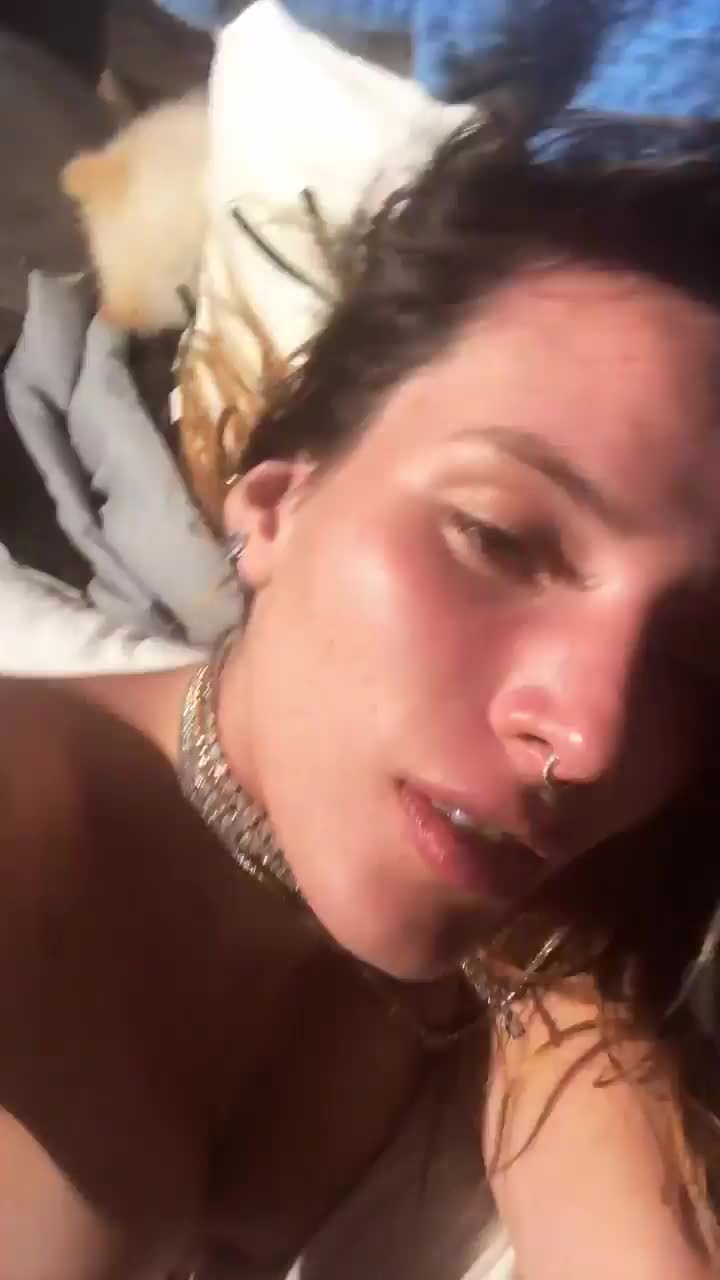 Bella Thorne Nude Porn GIF